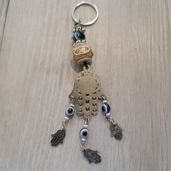 Evil Eye Hamsa Keychain - Picture 4 of 5